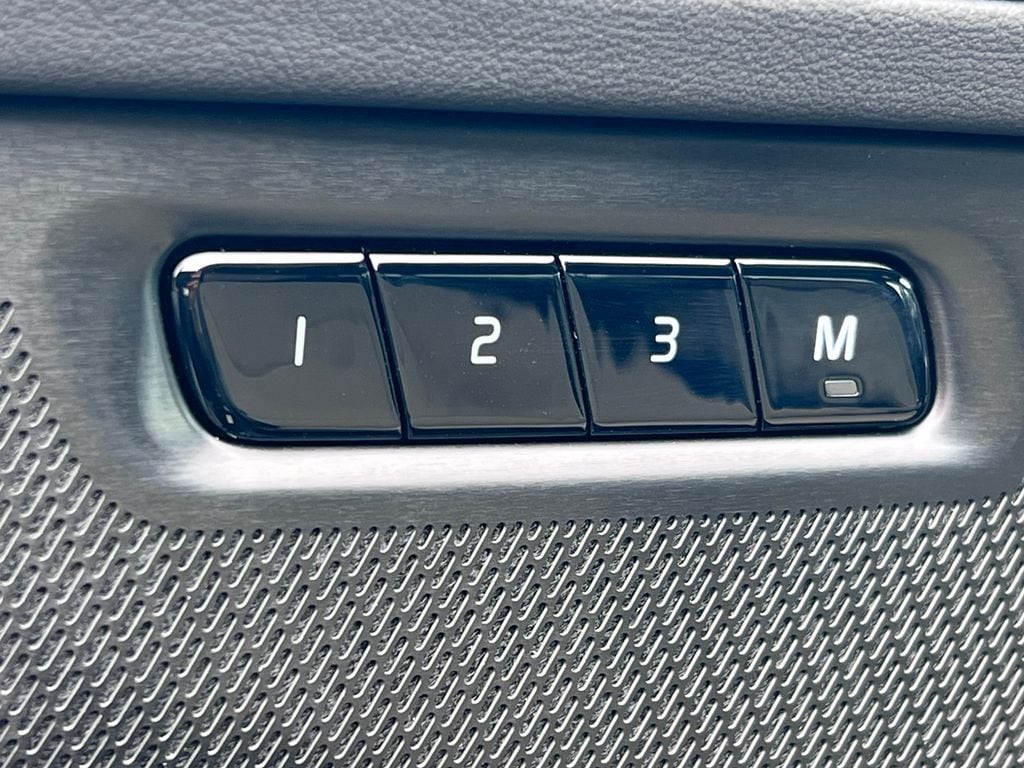 2026 Volvo XC90 Plus - Photo 11