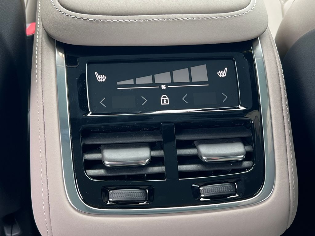 2026 Volvo XC90 Plus - Photo 34