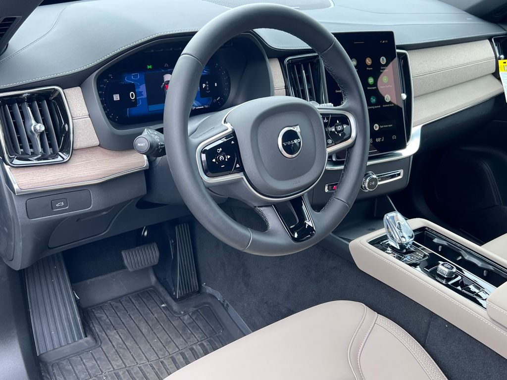 2026 Volvo XC90 Plus - Photo 16