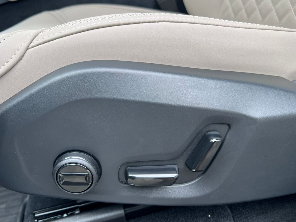 2026 Volvo XC90 Plus - Photo 14