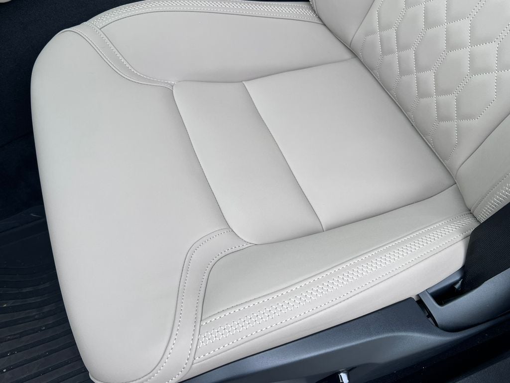 2026 Volvo XC90 Plus - Photo 13