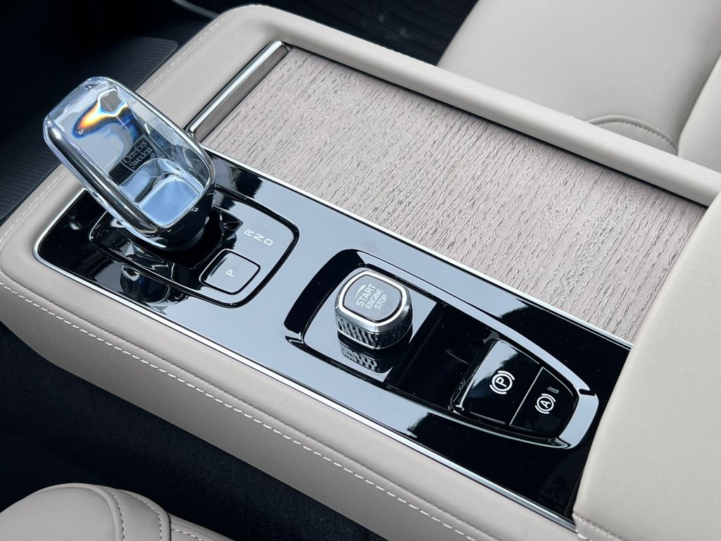 2026 Volvo XC90 Plus - Photo 28
