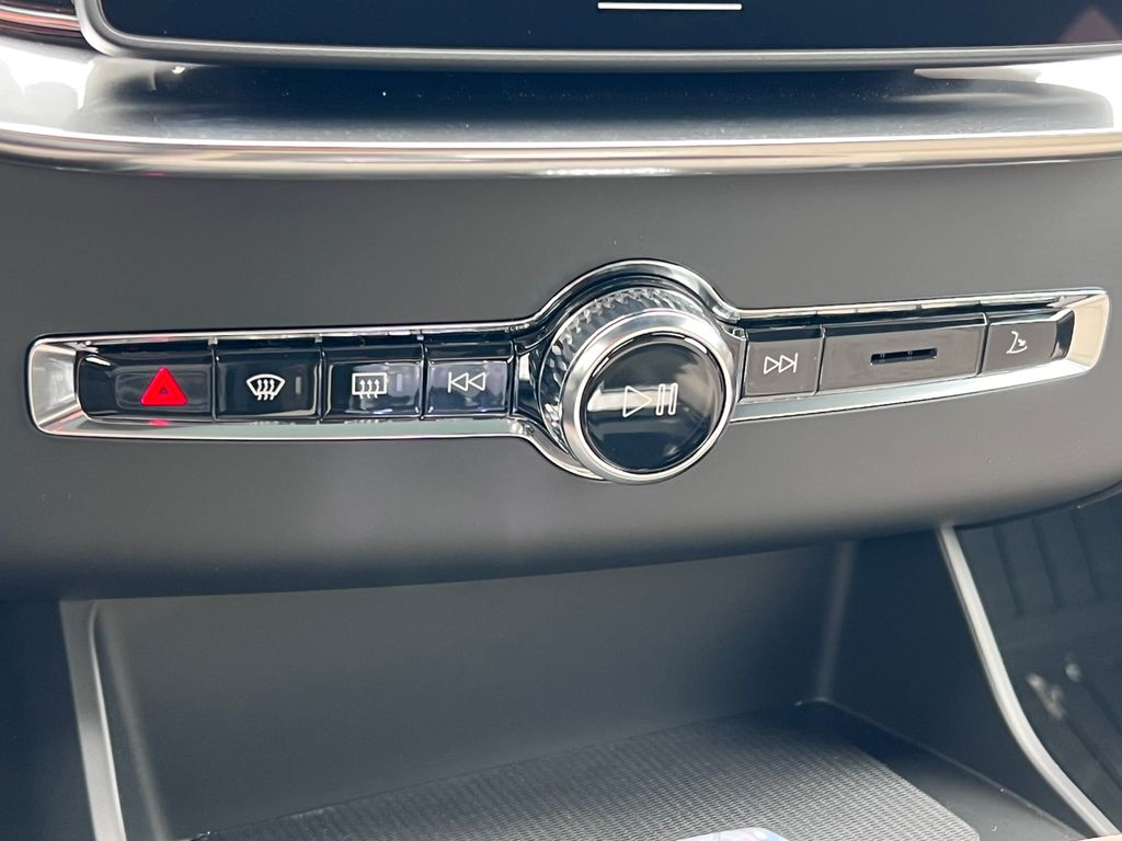 2026 Volvo XC90 Plus - Photo 26