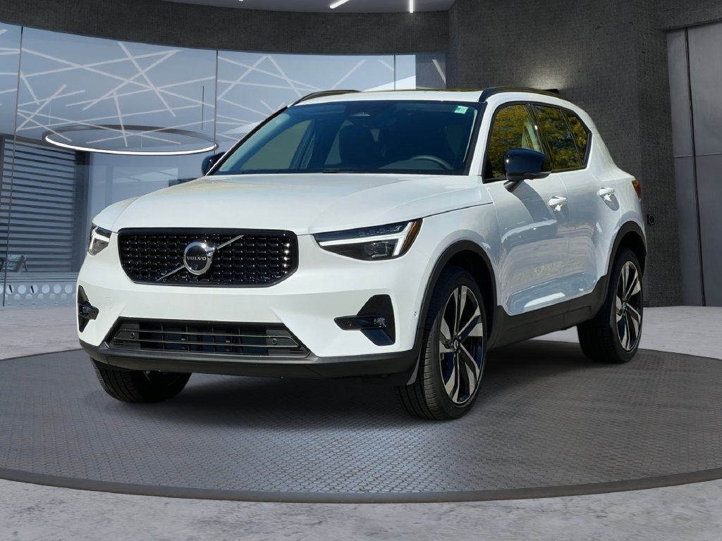 New 2026 Volvo XC40 B5 Ultra SUV