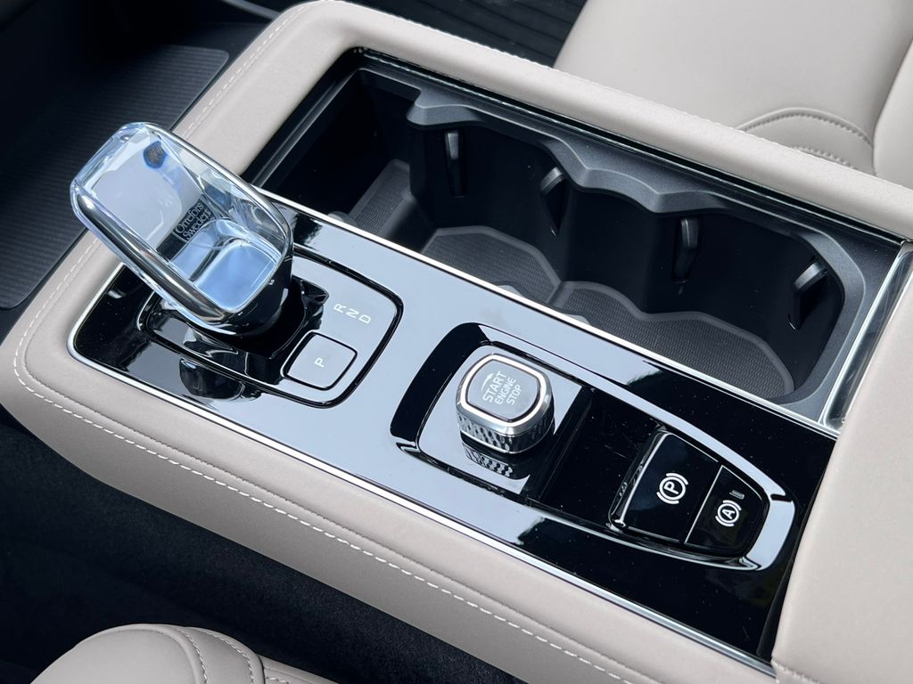 2026 Volvo XC90 Plus - Photo 29