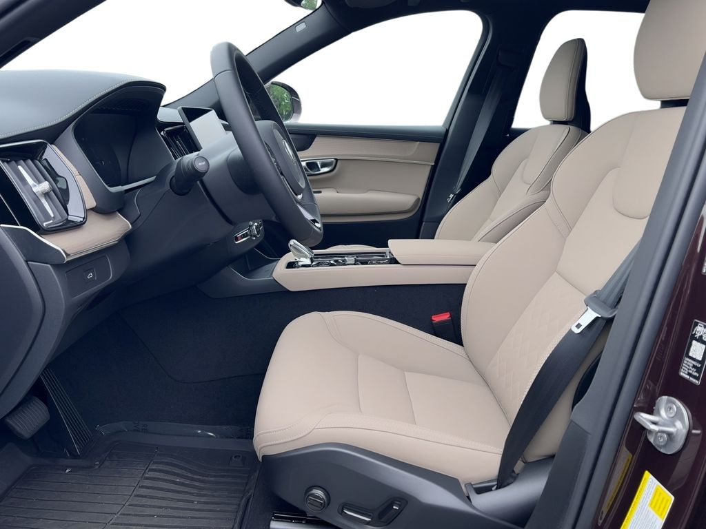 2026 Volvo XC90 Plus - Photo 6