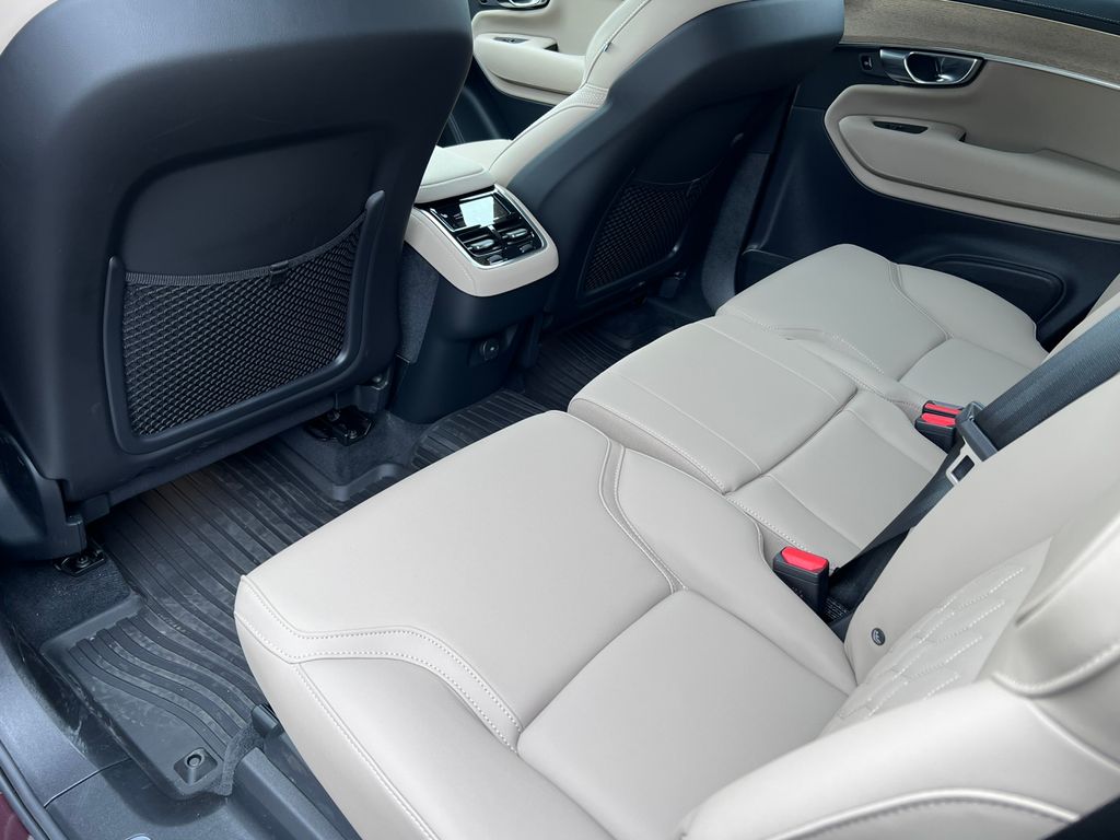 2026 Volvo XC90 Plus - Photo 33