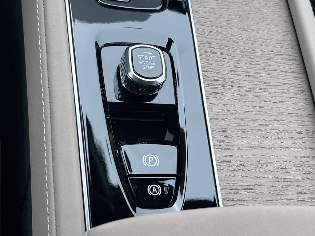 2026 Volvo XC90 Plus - Photo 31