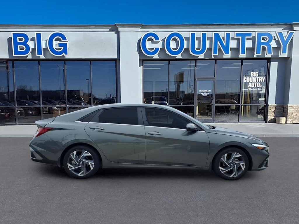 Used 2025 Hyundai Elantra Limited Sedan