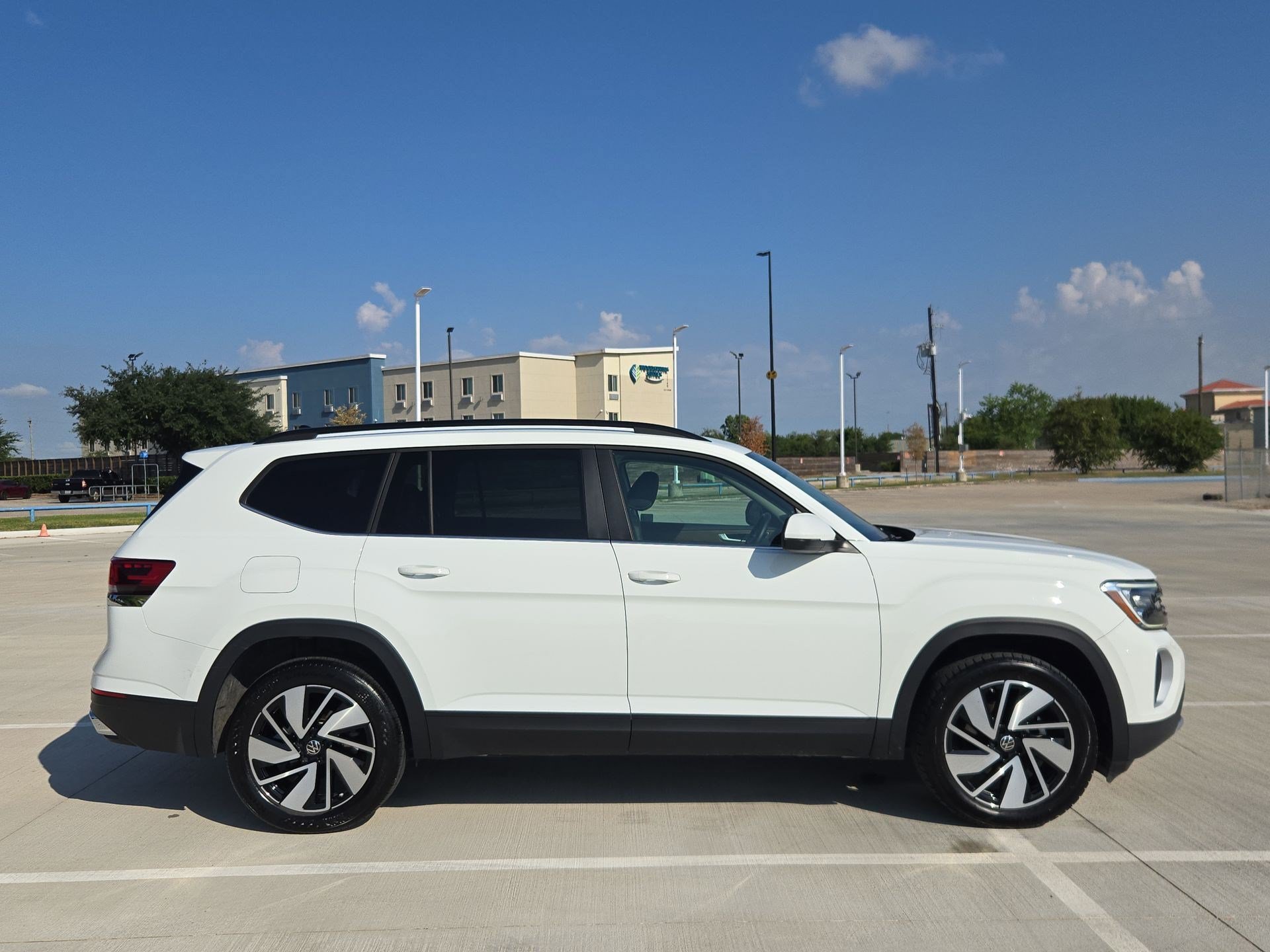 Certified 2025 Volkswagen Atlas 2.0T SE w/Technology 2.0T SE w/Technology FWD