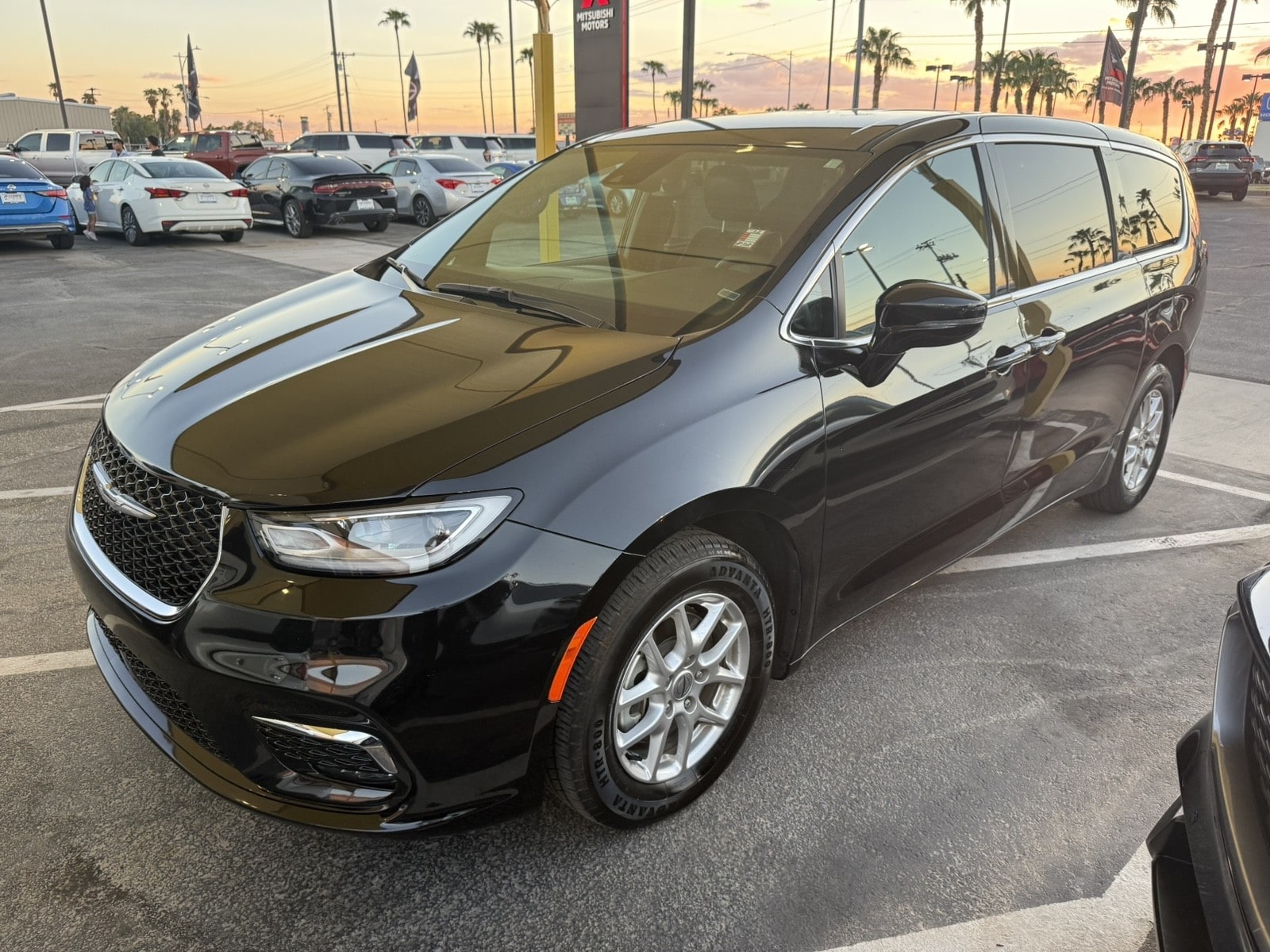 2025 Chrysler Pacifica Select
