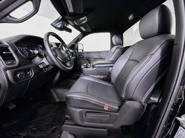 2025 RAM 3500 Chassis Tradesman - Photo 18