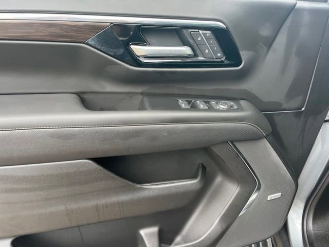 2026 Chevrolet Suburban Premier - Photo 14