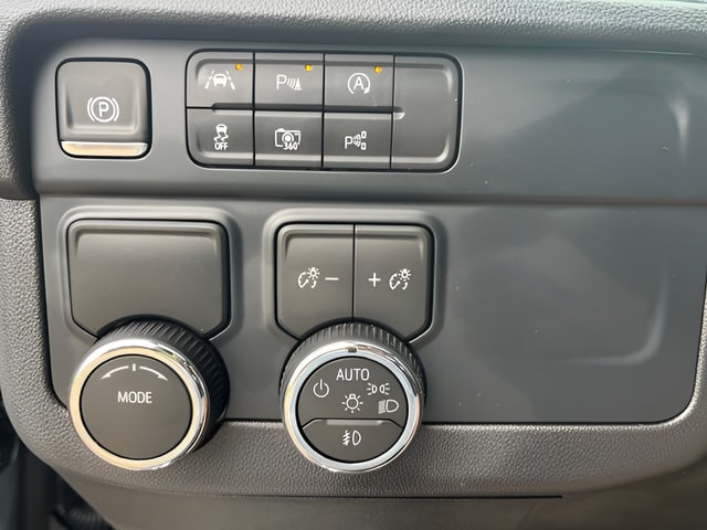 2026 Chevrolet Suburban Premier - Photo 23