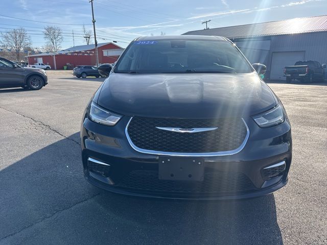 Used 2024 Chrysler Pacifica Touring L Passenger Van
