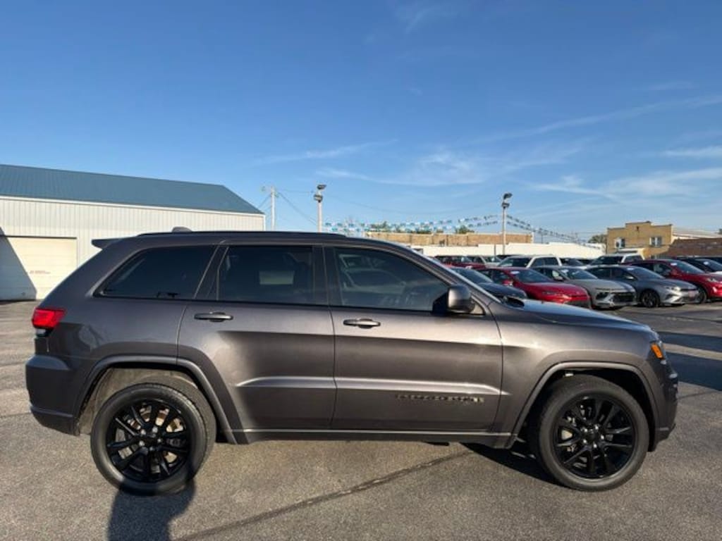 Used 2018 Jeep Grand Cherokee Laredo SUV