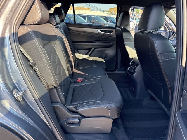 2024 Volkswagen Atlas Cross Sport SE w/Tech - Photo 30