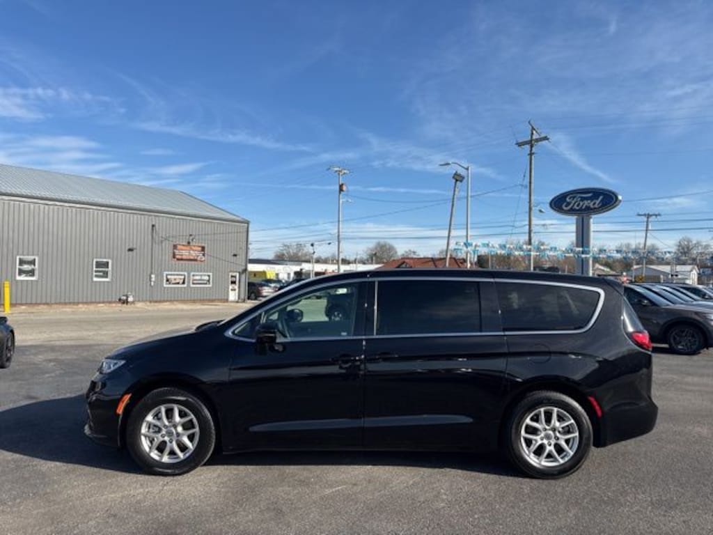 Used 2024 Chrysler Pacifica Touring L Passenger Van