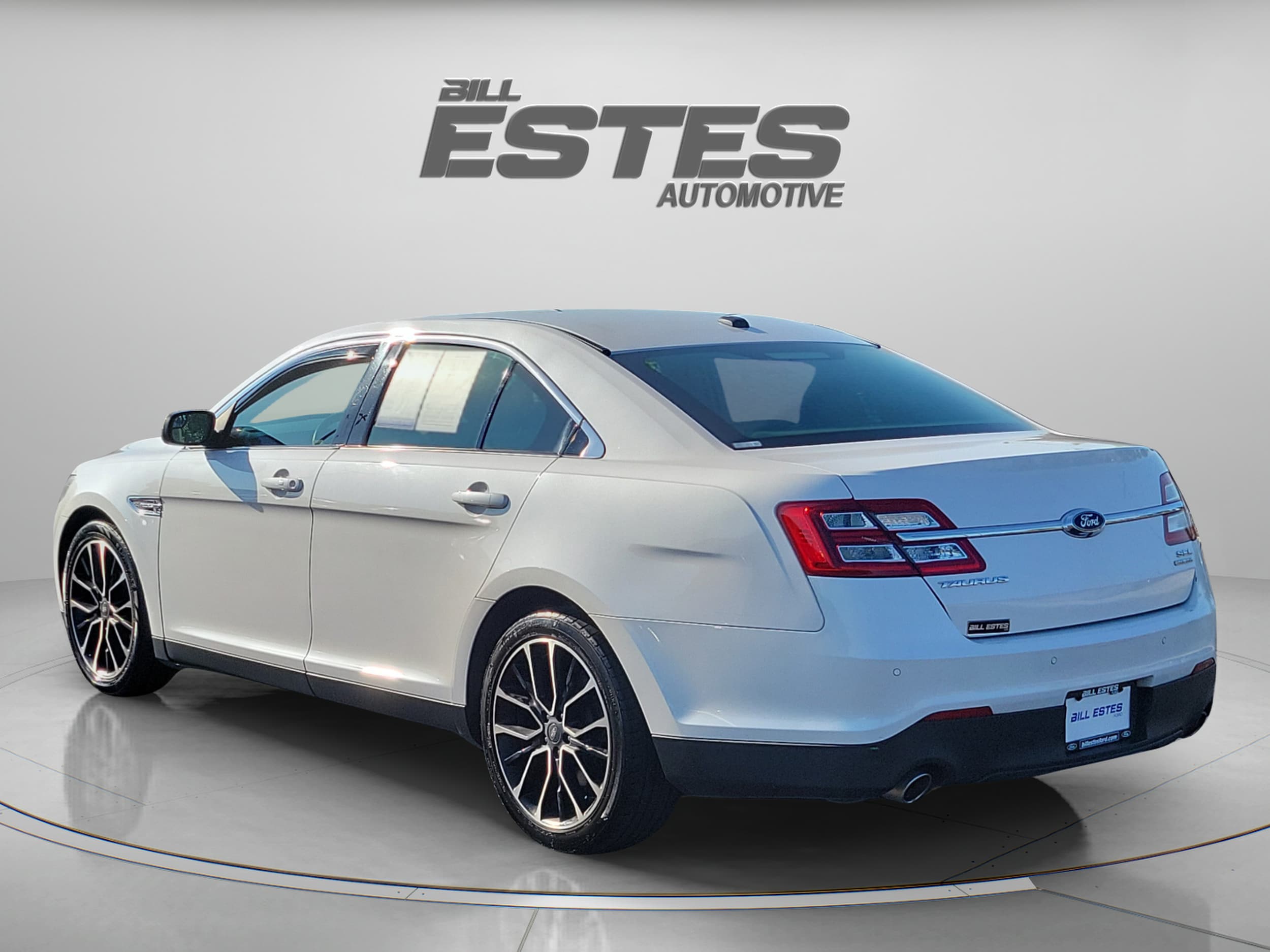 Used 2018 Ford Taurus SEL with VIN 1FAHP2E8XJG118466 for sale in Brownsburg, IN