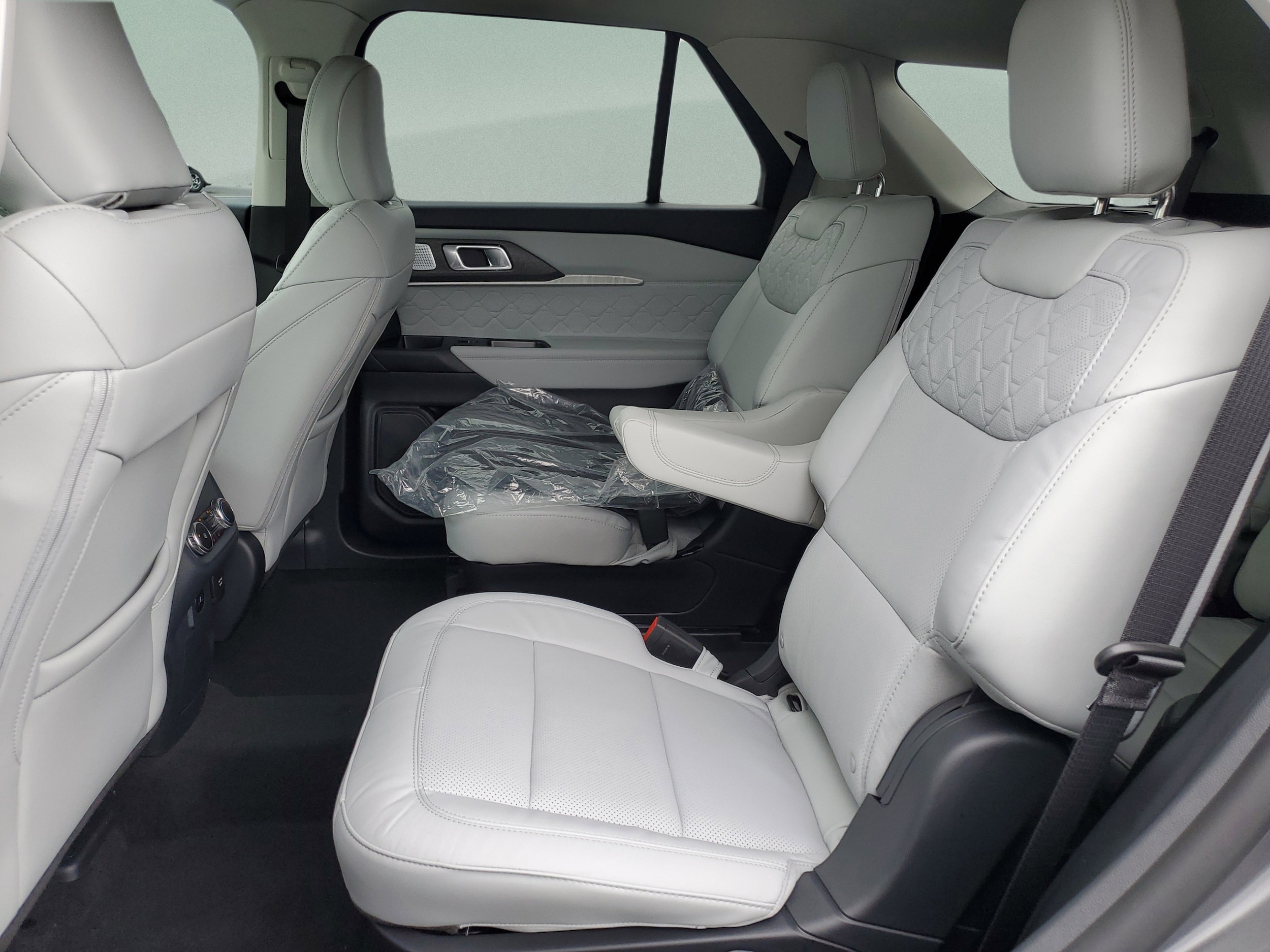2026 Ford Explorer Platinum - Photo 31