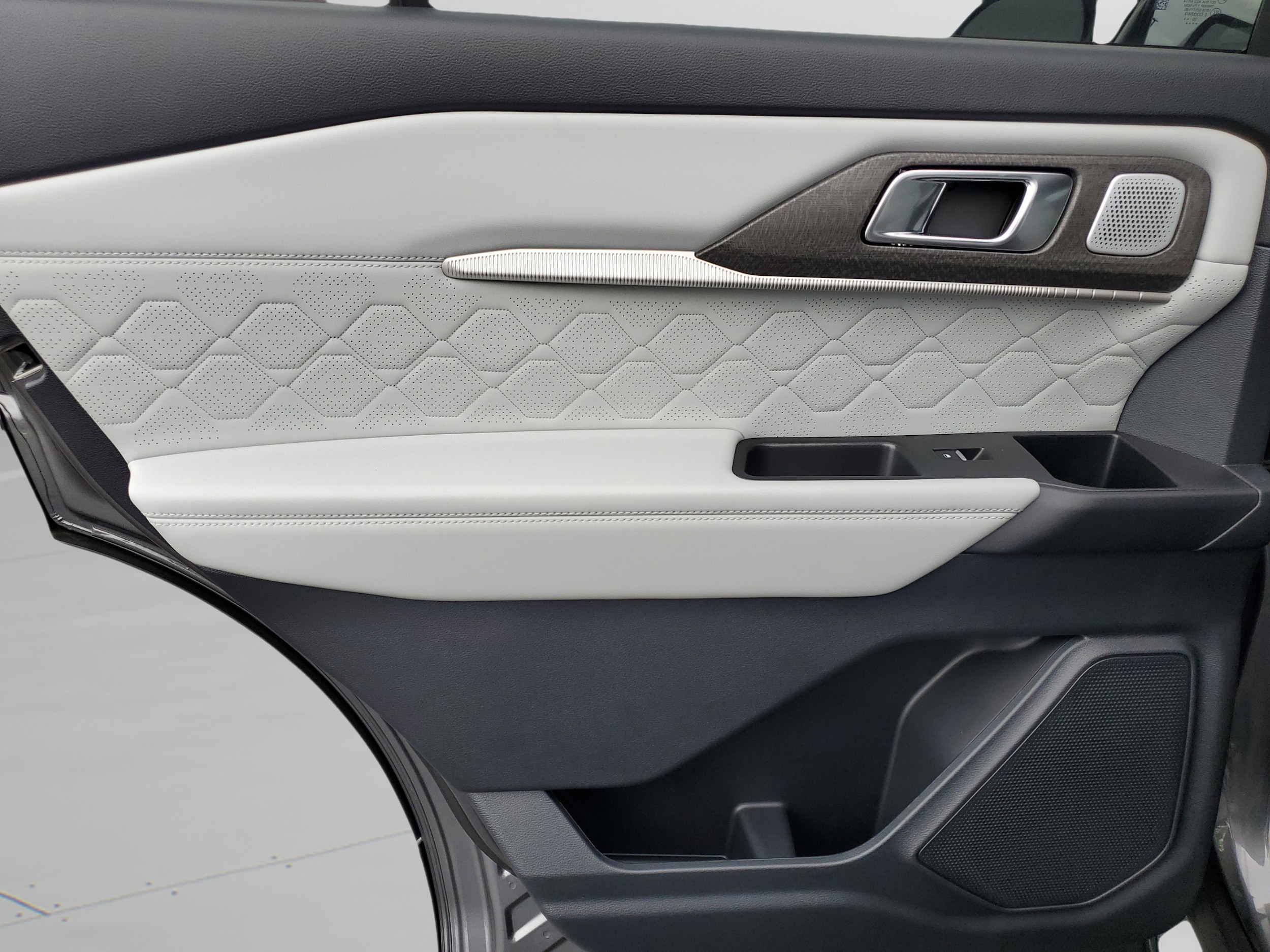 2026 Ford Explorer Platinum - Photo 35