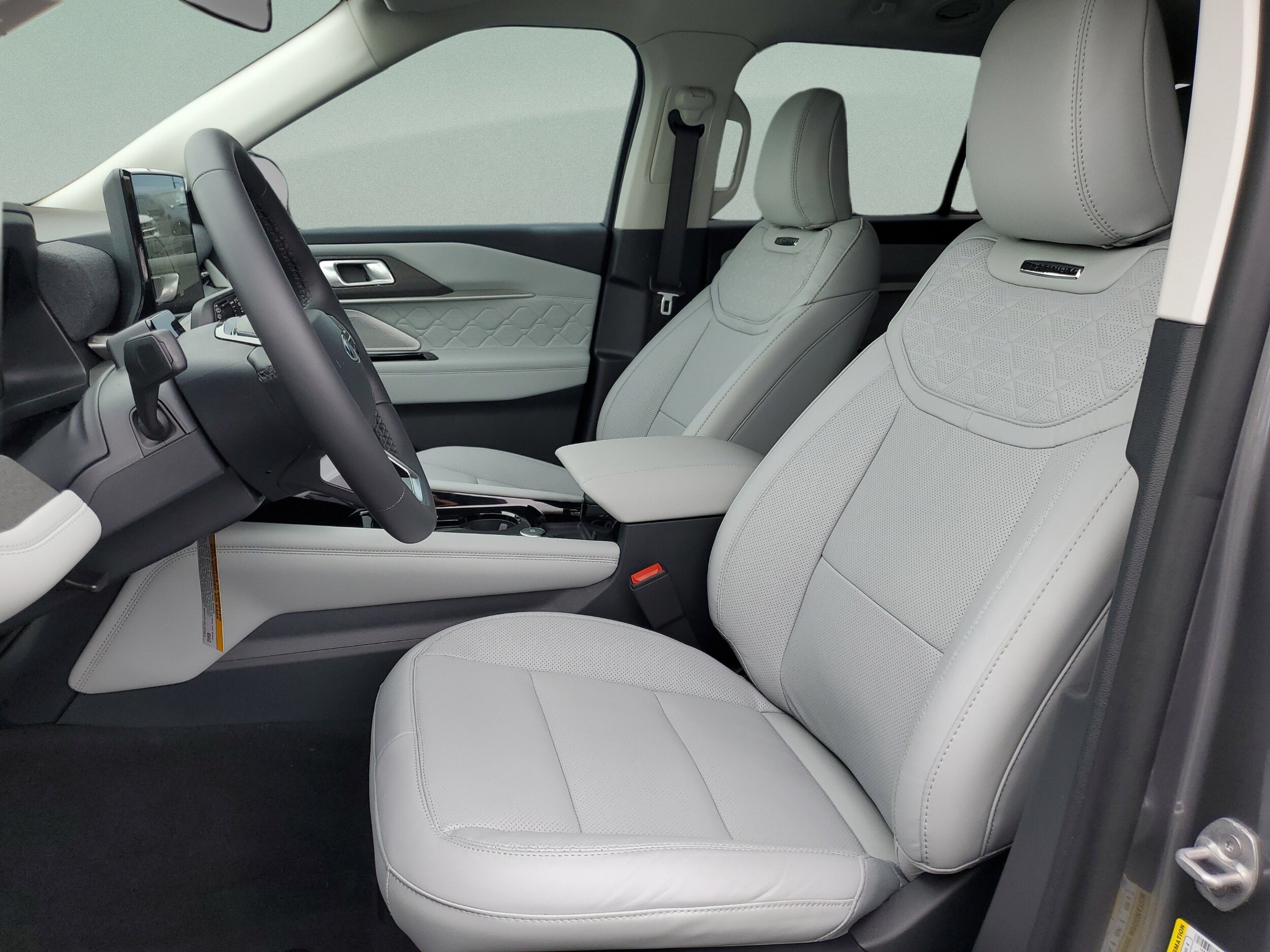 2026 Ford Explorer Platinum - Photo 32