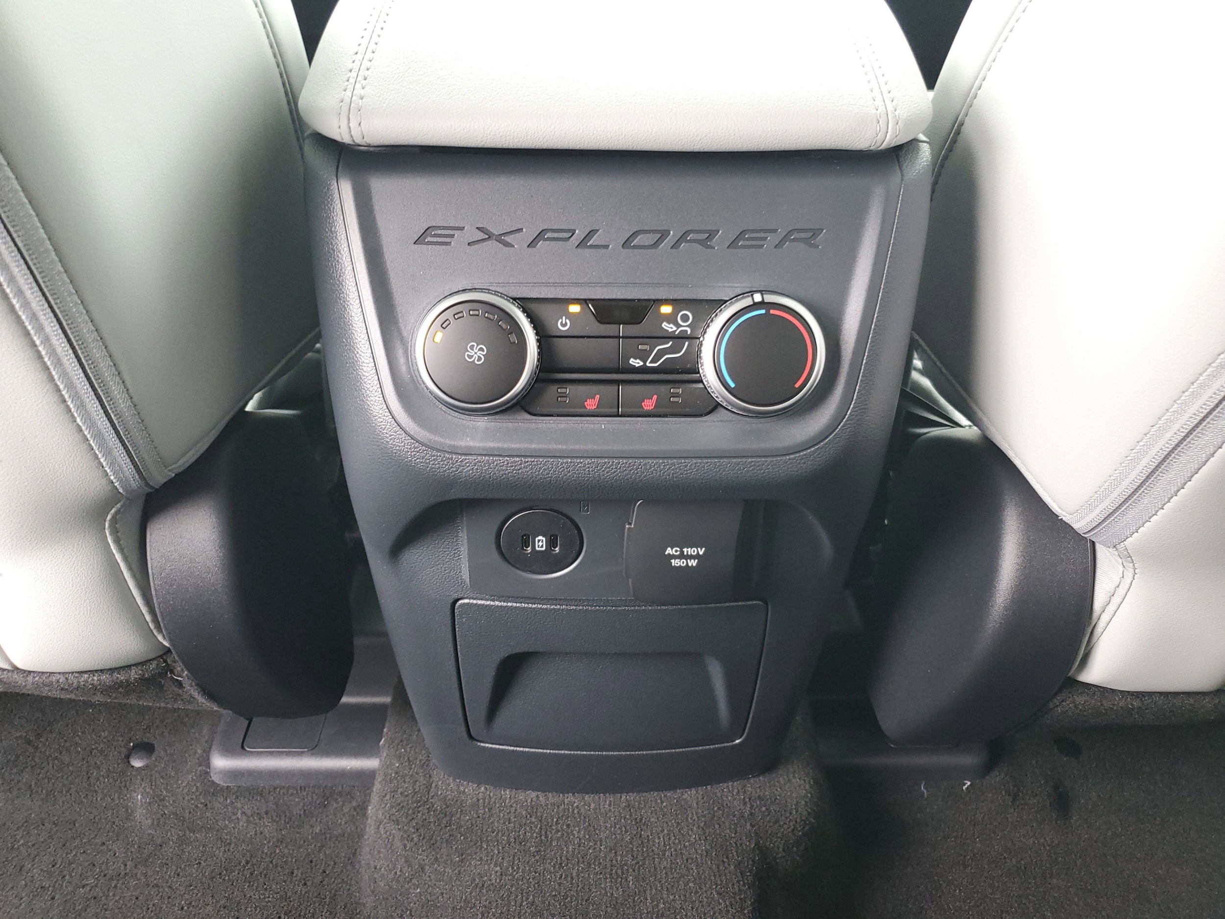 2026 Ford Explorer Platinum - Photo 29
