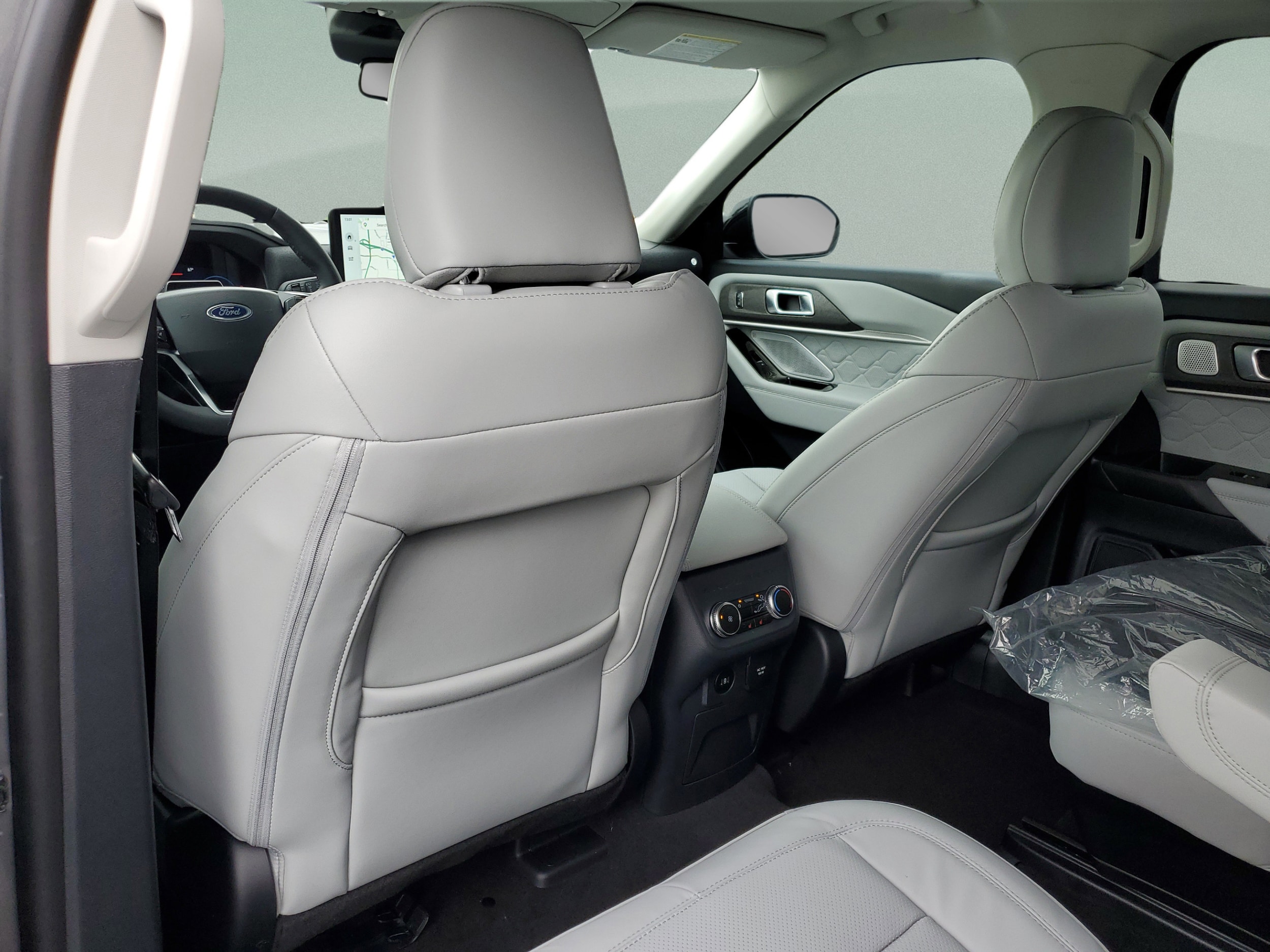 2026 Ford Explorer Platinum - Photo 28