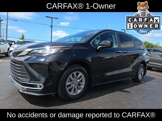 Used 2022 Toyota Sienna XLE Minivan/Van