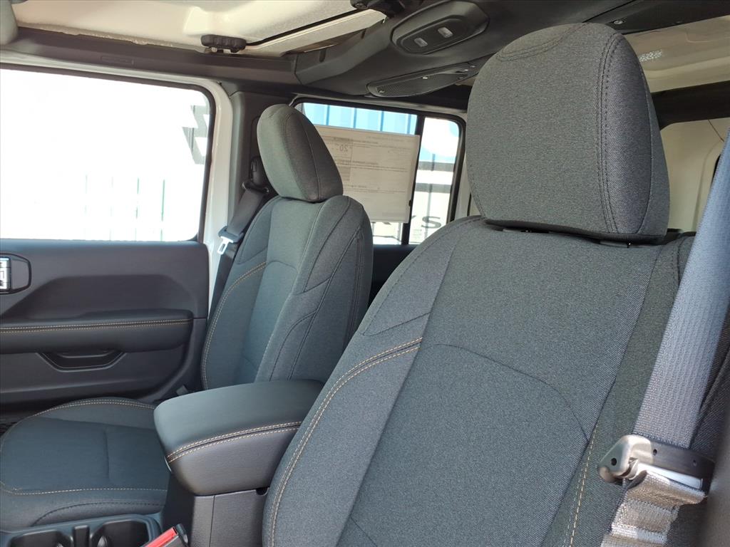 2025 Jeep Wrangler 4-Door Sahara - Photo 17