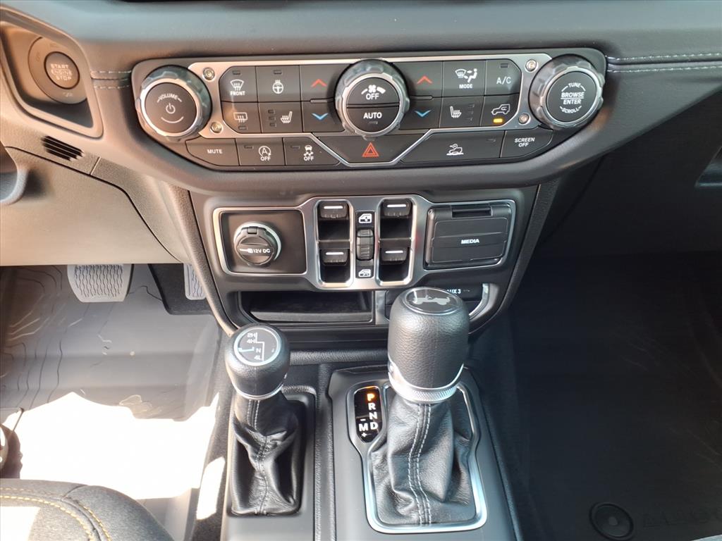 2025 Jeep Wrangler 4-Door Sahara - Photo 27