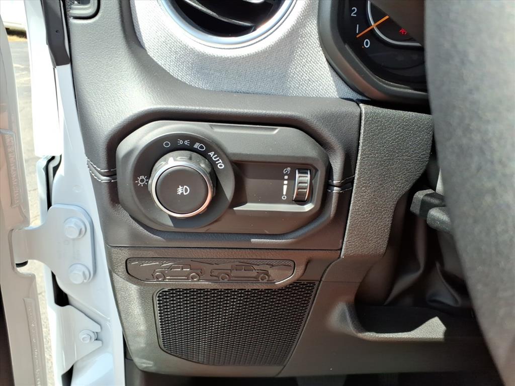 2025 Jeep Wrangler 4-Door Sahara - Photo 21