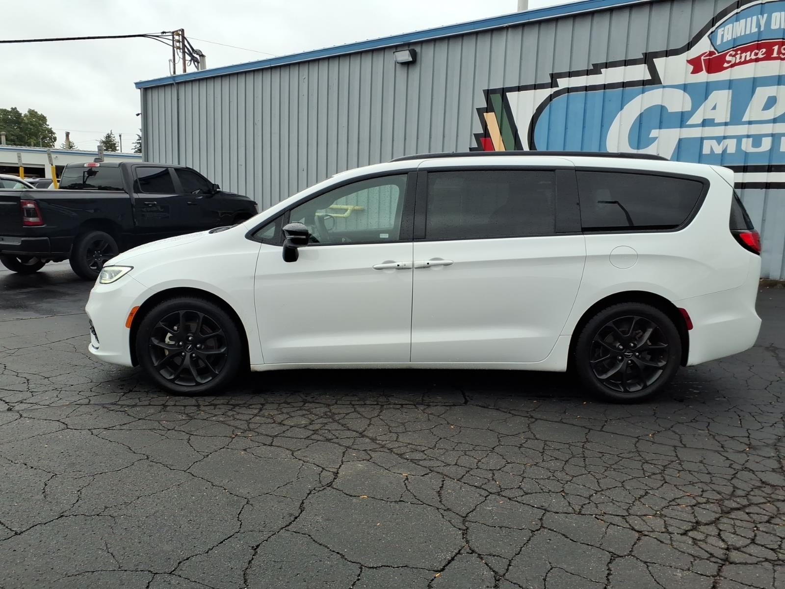 Used 2025 Chrysler Pacifica Limited Van Passenger Van