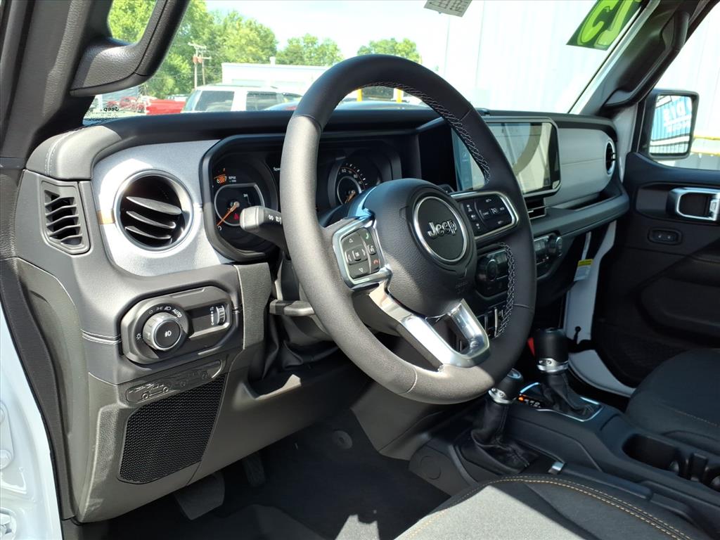 2025 Jeep Wrangler 4-Door Sahara - Photo 20