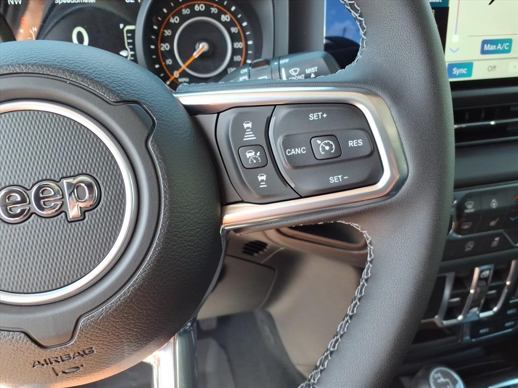 2025 Jeep Wrangler 4-Door Sahara - Photo 25