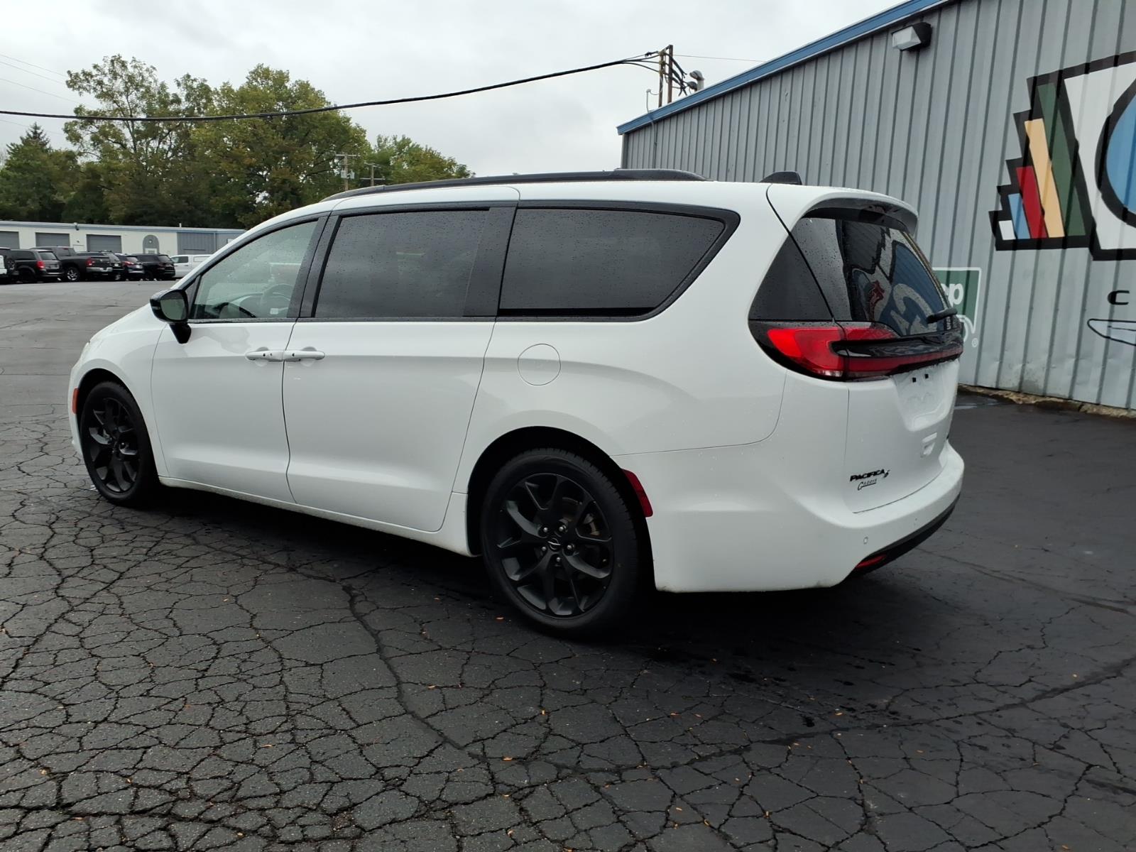Used 2025 Chrysler Pacifica Limited Van Passenger Van
