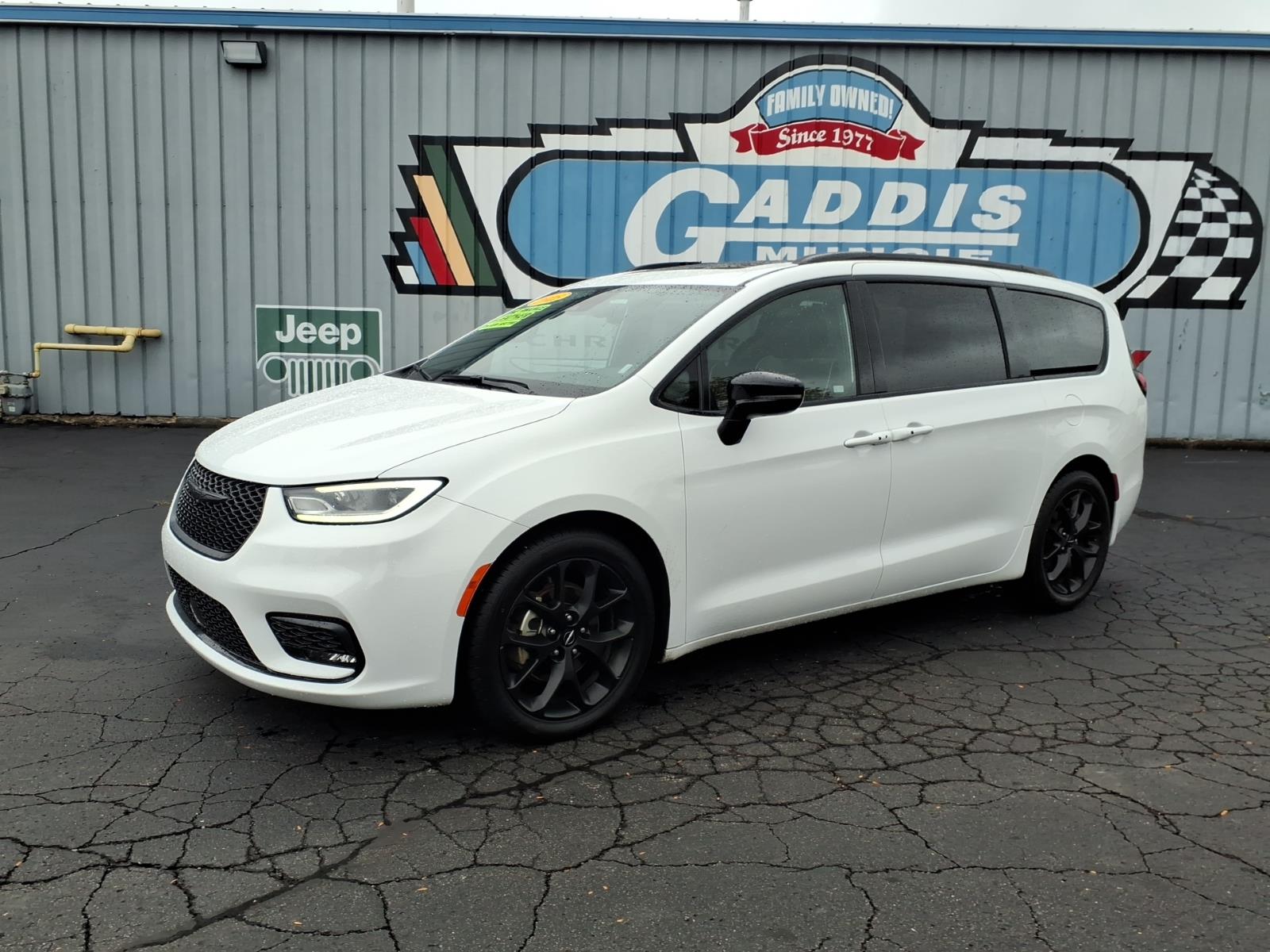 Used 2025 Chrysler Pacifica Limited Van Passenger Van