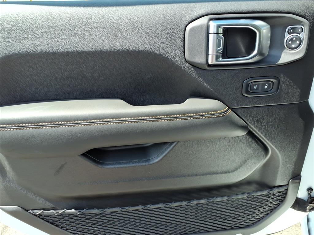 2025 Jeep Wrangler 4-Door Sahara - Photo 16