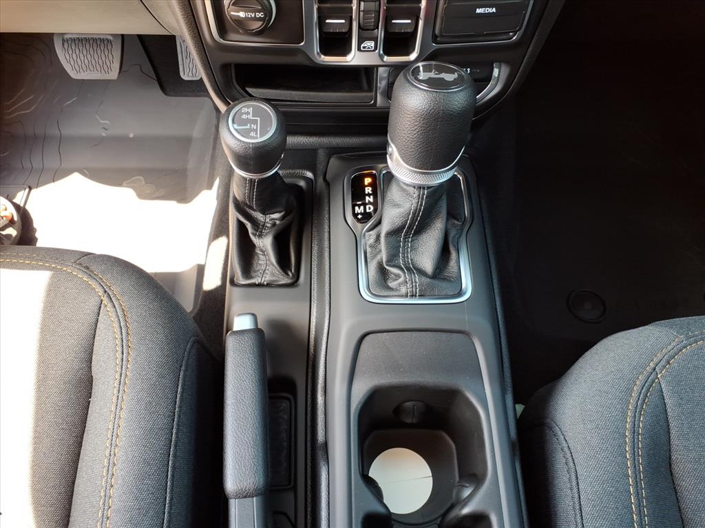 2025 Jeep Wrangler 4-Door Sahara - Photo 28
