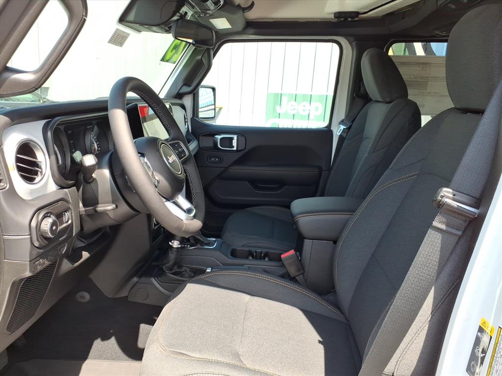 2025 Jeep Wrangler 4-Door Sahara - Photo 18