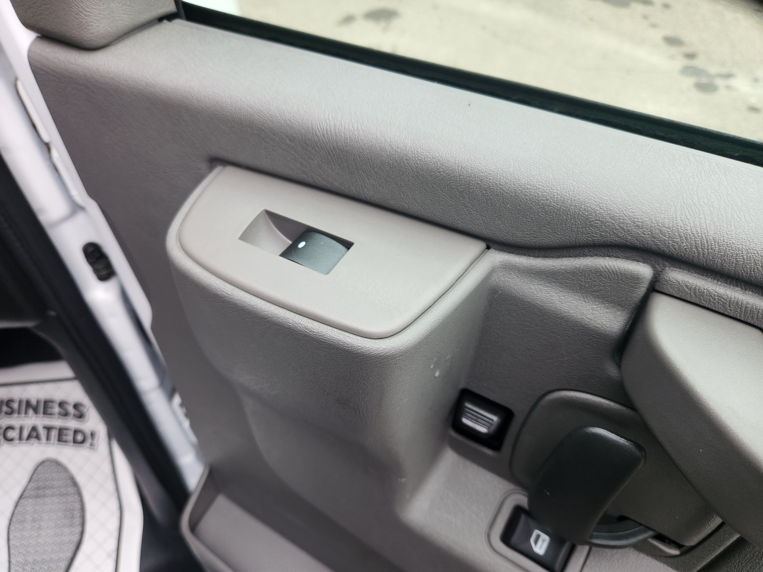 2025 GMC Savana Cargo Work Van - Photo 33
