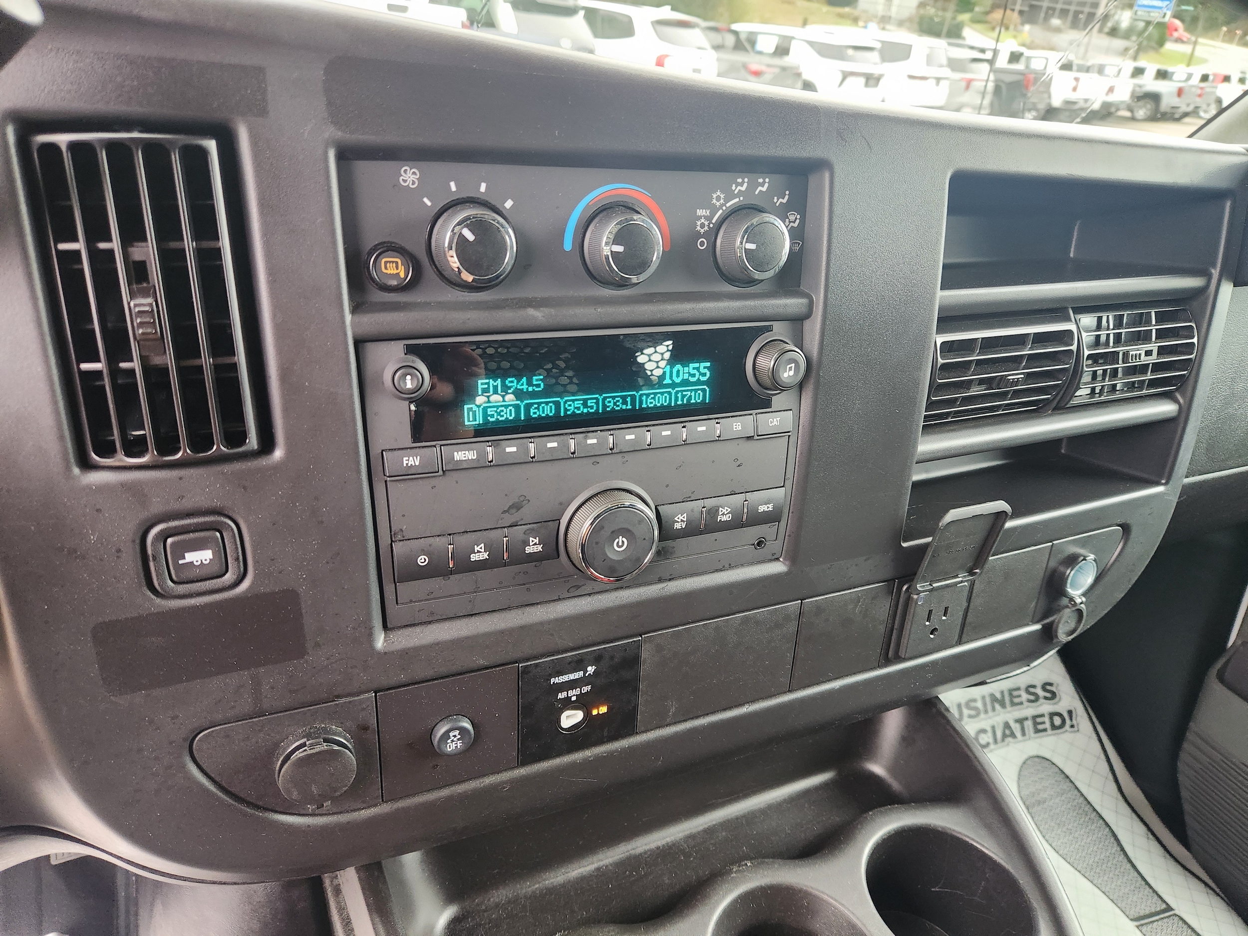 2025 GMC Savana Cargo Work Van - Photo 27