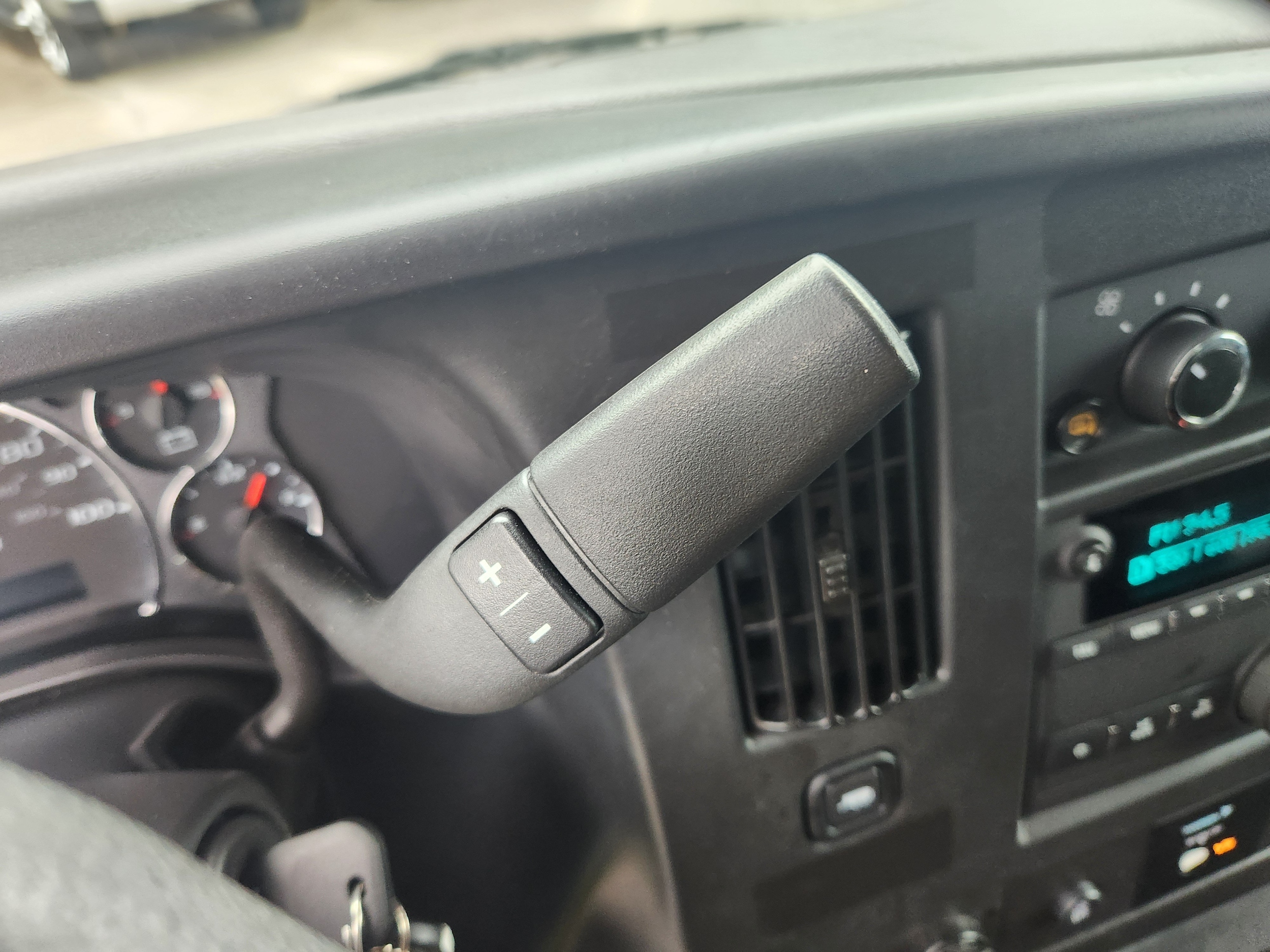 2025 GMC Savana Cargo Work Van - Photo 25