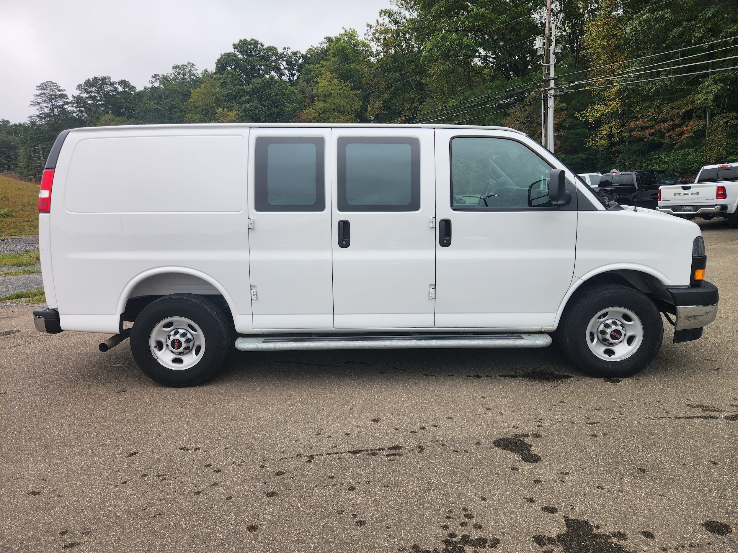 2025 GMC Savana Cargo Work Van - Photo 10