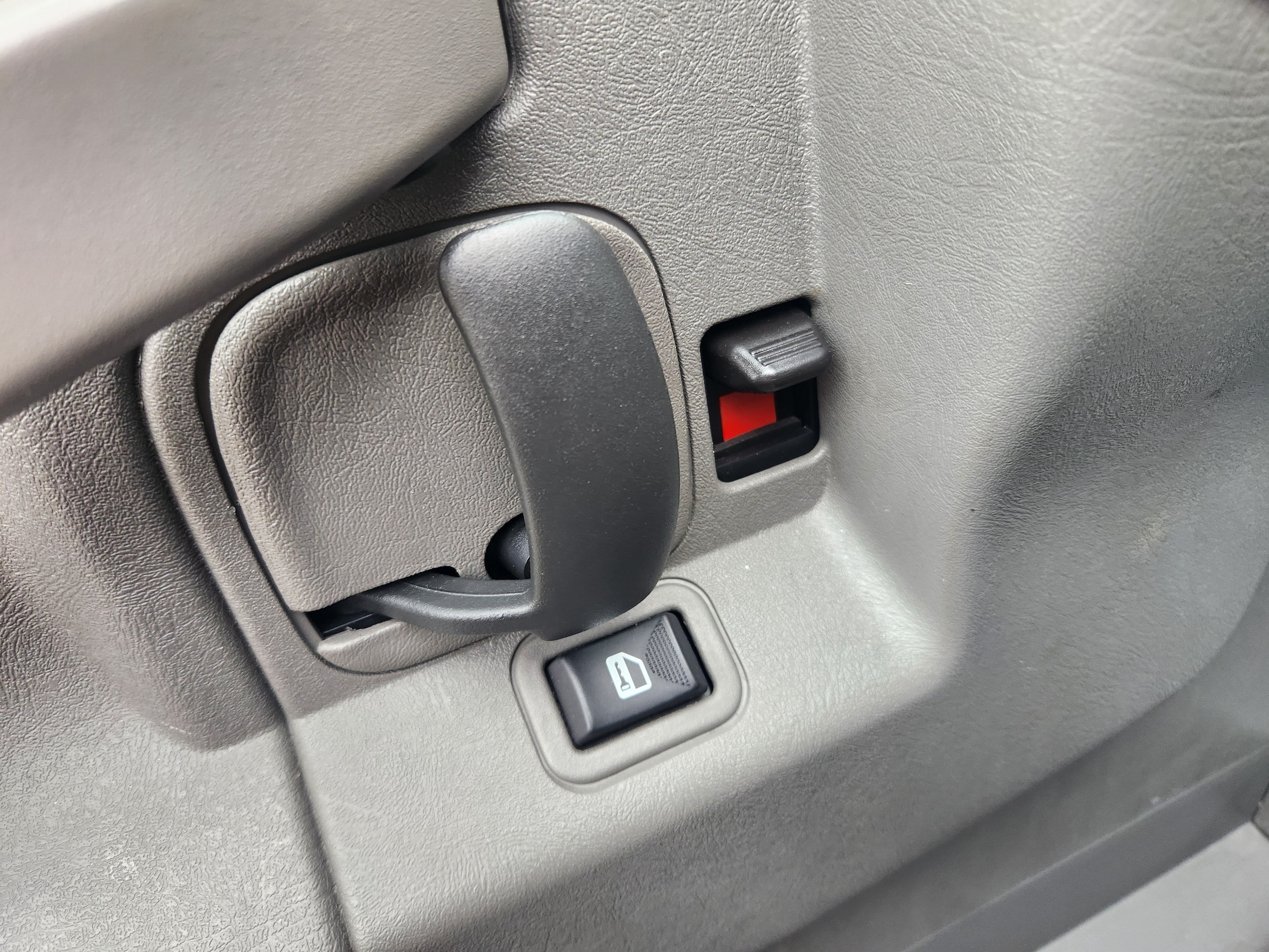 2025 GMC Savana Cargo Work Van - Photo 18