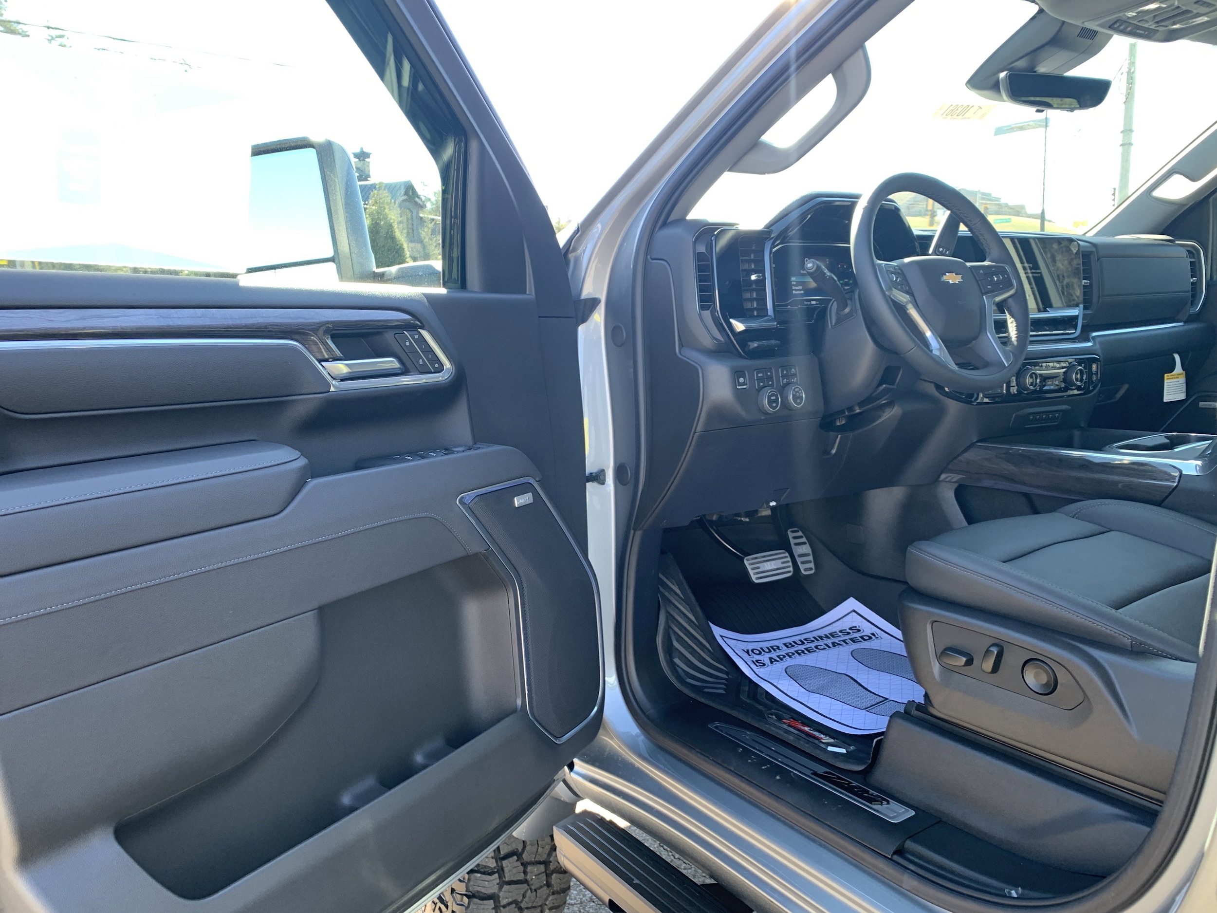2025 Chevrolet Silverado 2500 HD LTZ - Photo 10