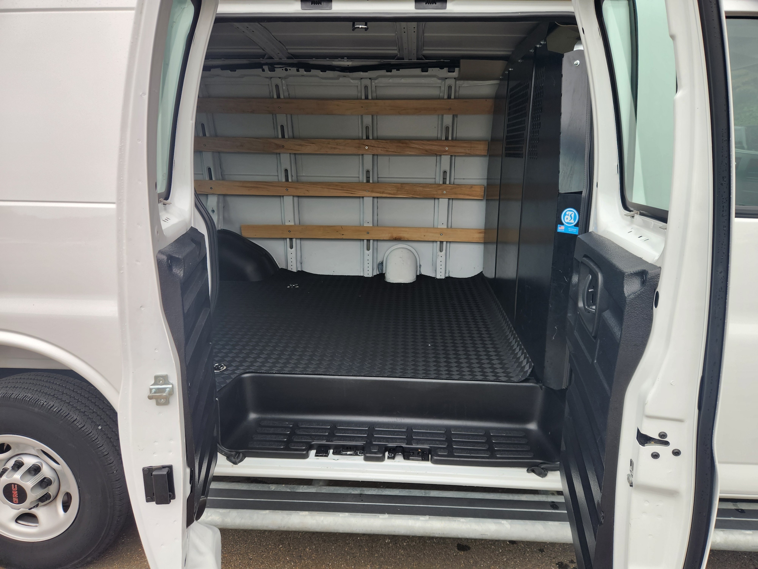 2025 GMC Savana Cargo Work Van - Photo 35
