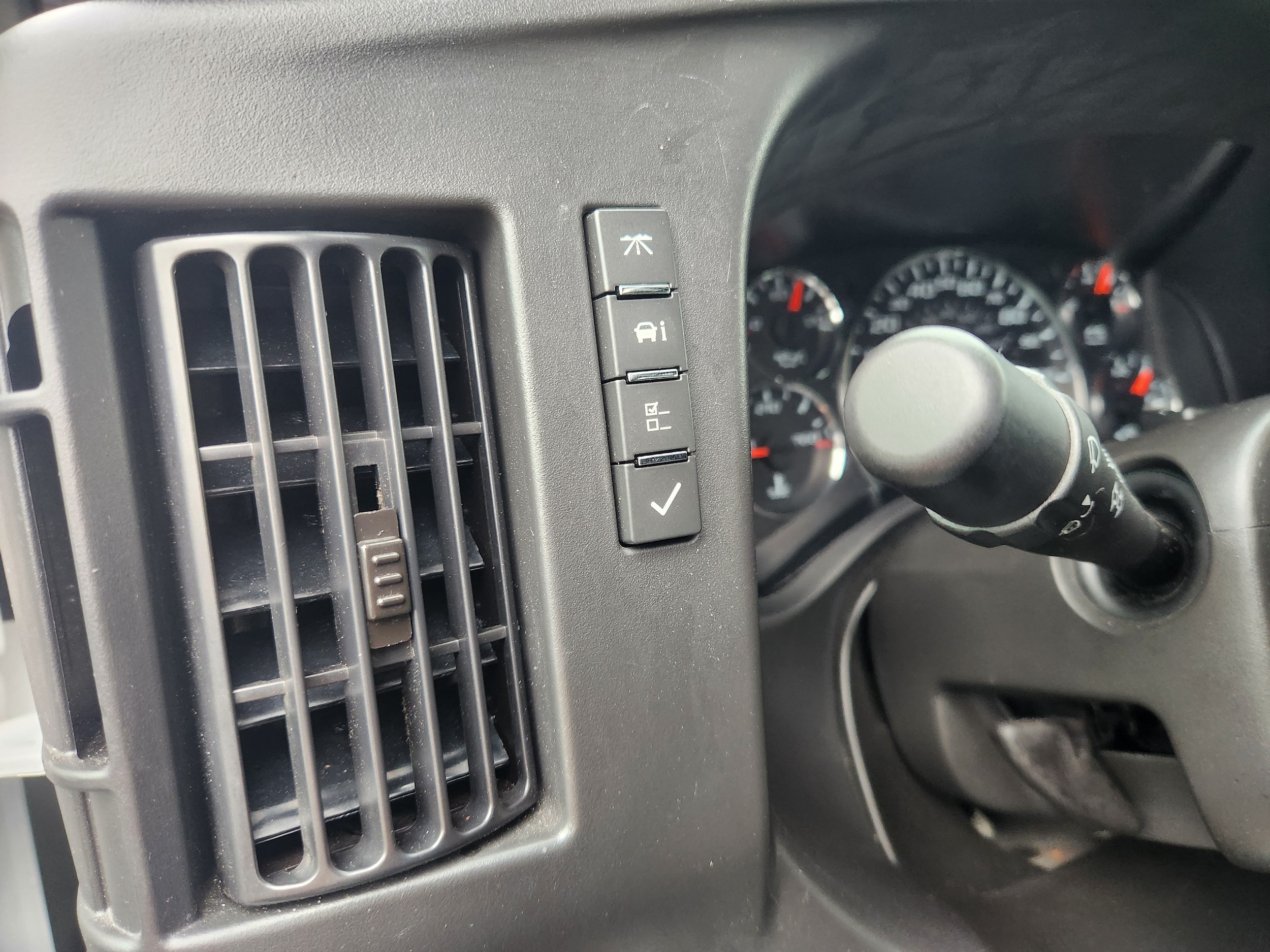 2025 GMC Savana Cargo Work Van - Photo 21