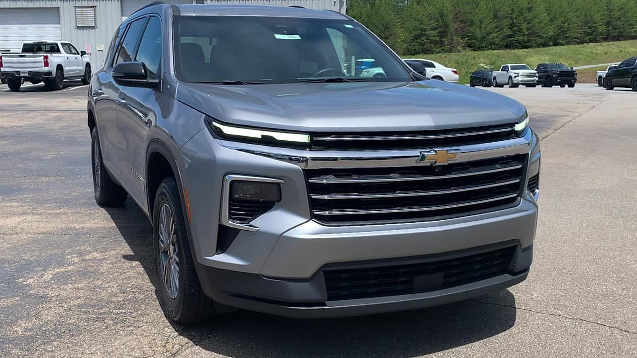 2025 Chevrolet Traverse LT