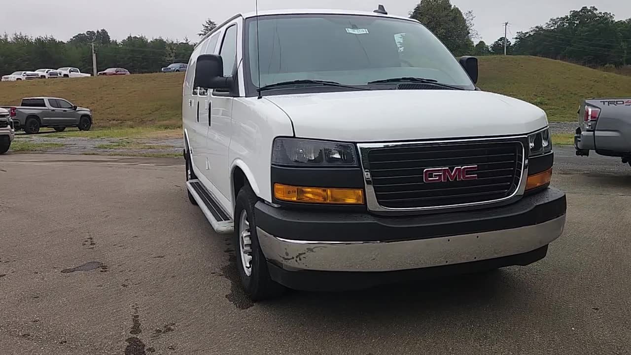2025 GMC Savana Cargo Work Van - Photo 7